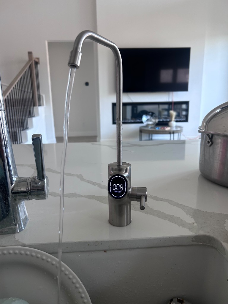 Reverse osmosis drinking water faucet reading zero TDS at a Houston kitchen sink